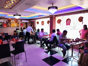 Restaurant - Hotel Executive Tower (Kolkata)