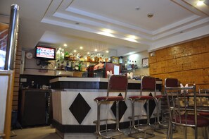 2 bars/lounges - Hotel Executive Tower (Kolkata)
