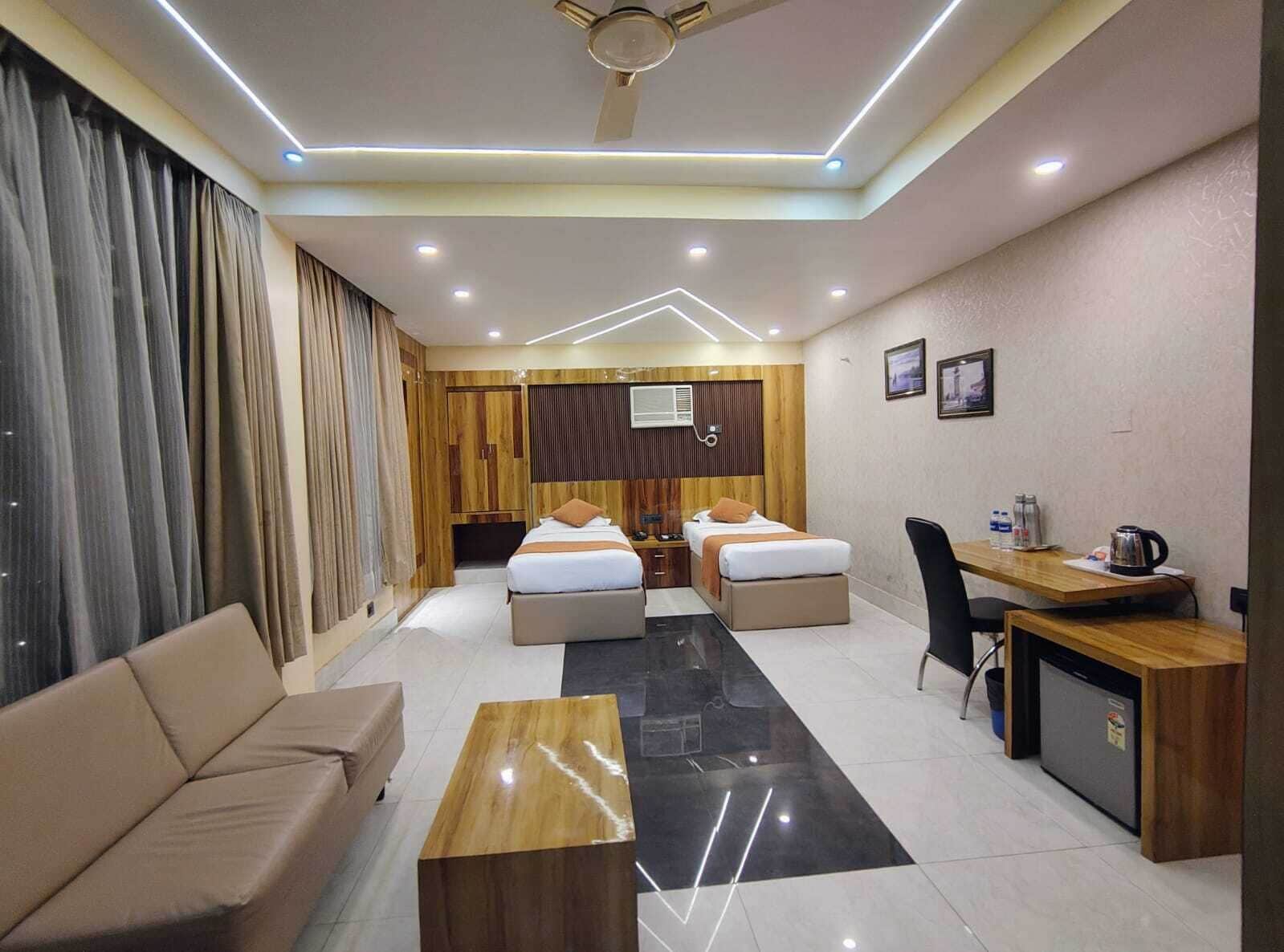 Junior Room, 1 Bedroom, Accessible, City View | Premium bedding, in-room safe, desk, soundproofing