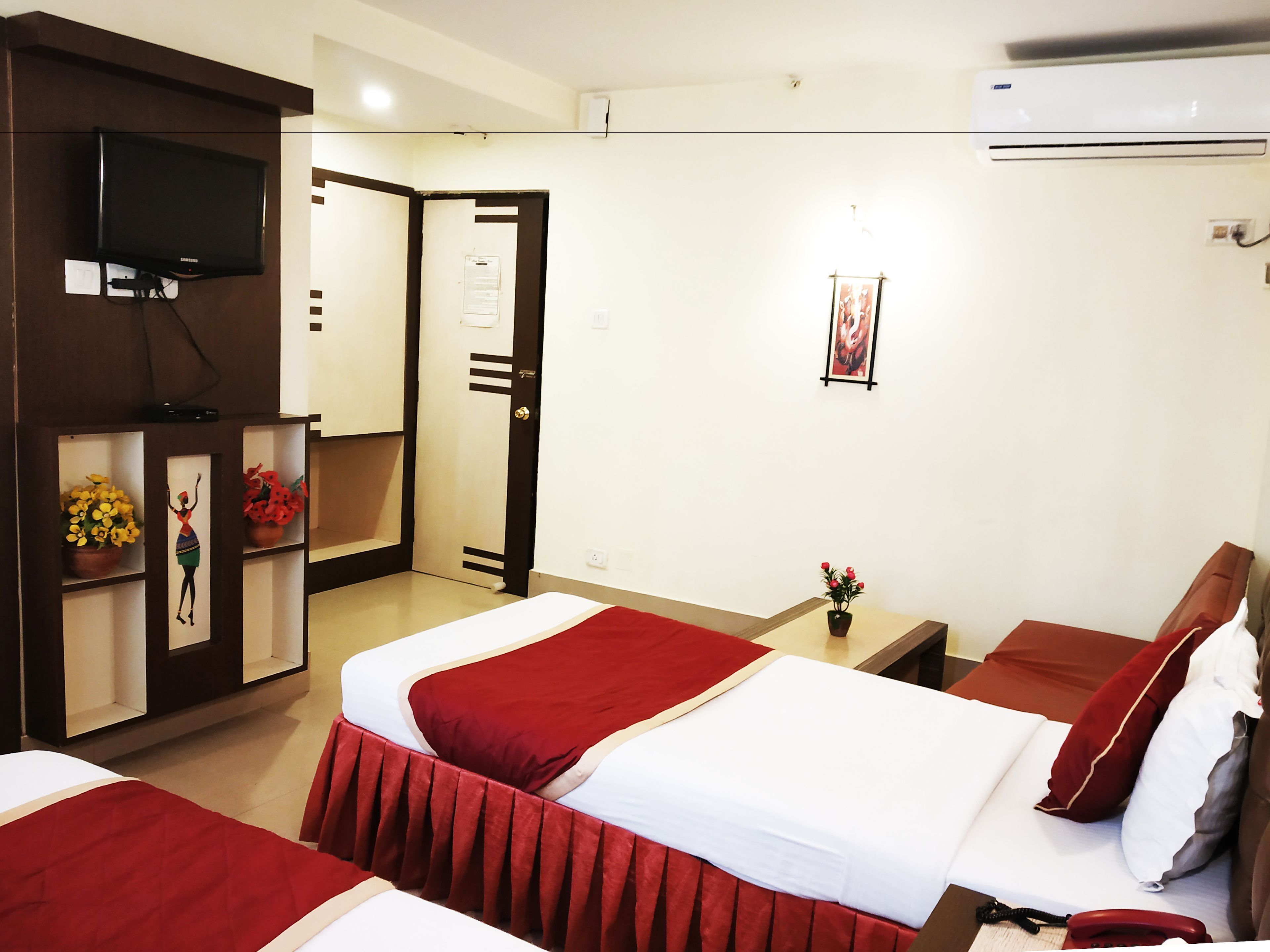 Premium bedding, in-room safe, desk, soundproofing