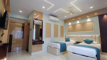 Deluxe Room, 1 Bedroom, City View | Premium bedding, in-room safe, desk, soundproofing