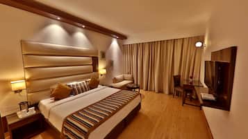 Deluxe Room, 1 Double Bed | In-room safe, rollaway beds, free WiFi, bed sheets
