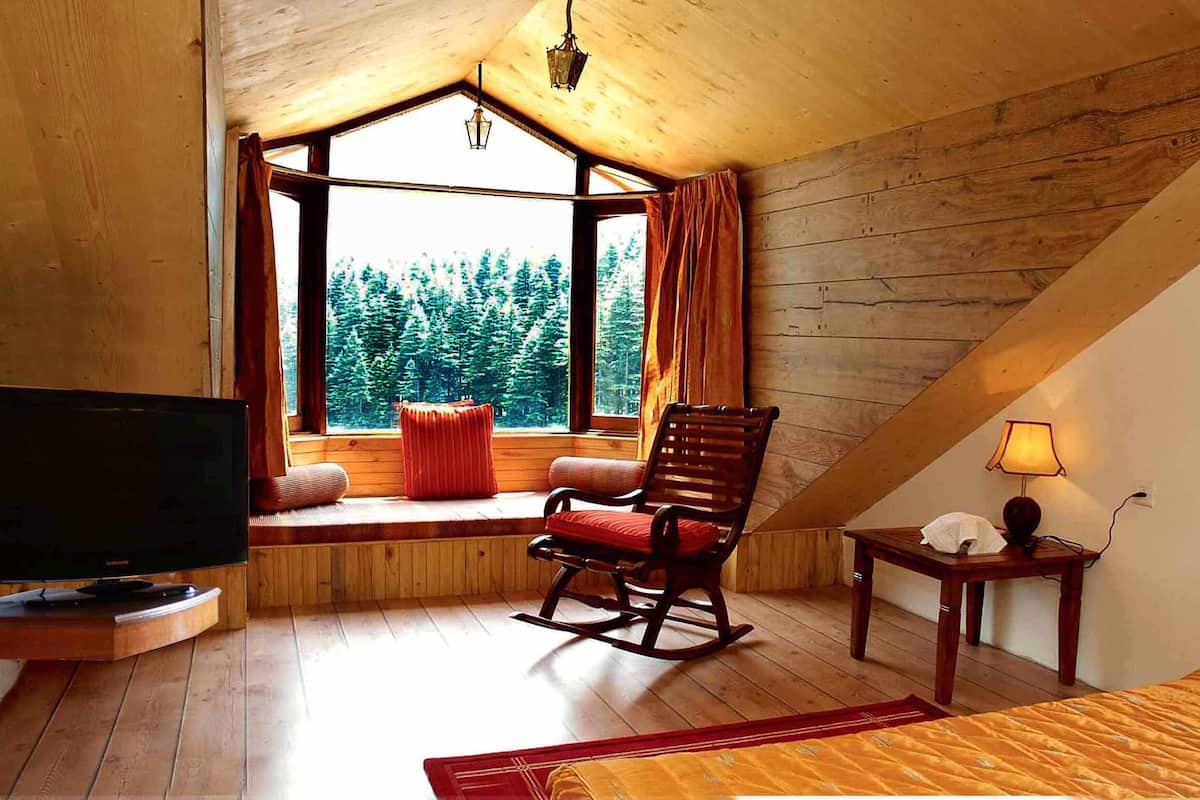 Family Suite, 1 King Bed with Sofa bed, Bathtub, Mountain View | In-room safe, rollaway beds, free WiFi, bed sheets