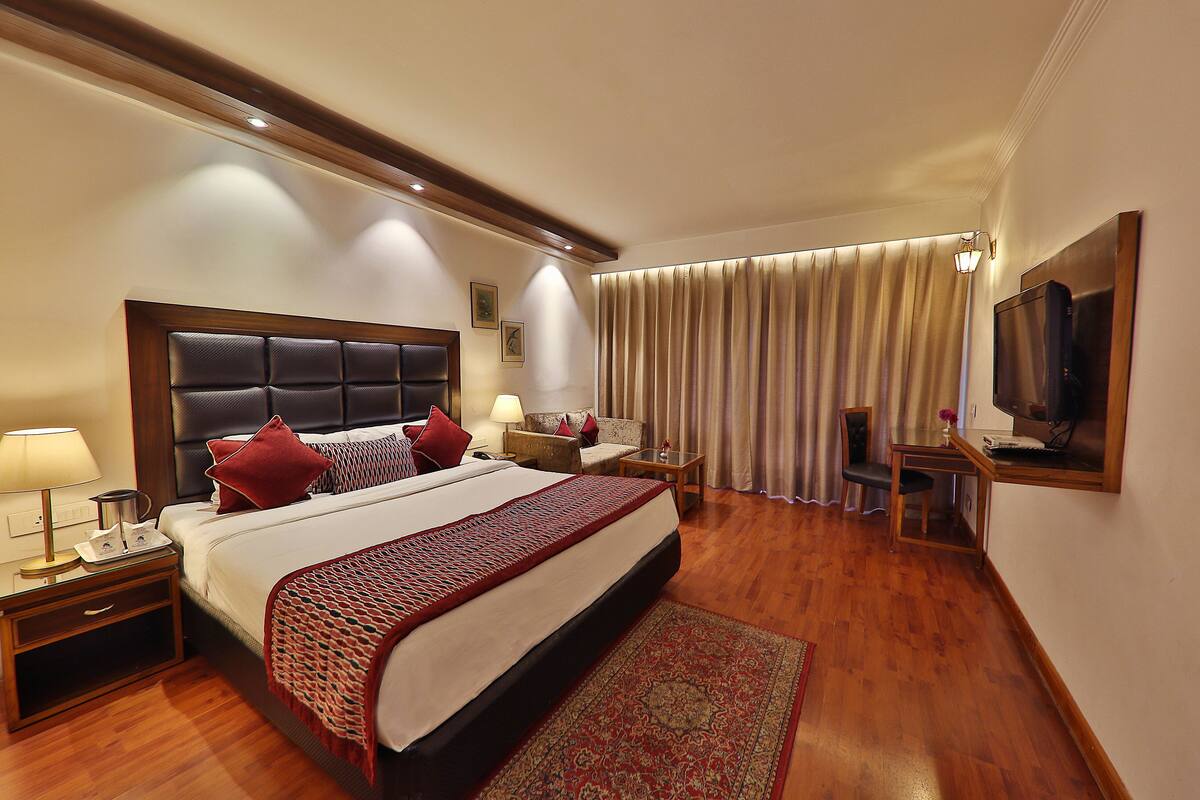 Luxury Double Room | In-room safe, rollaway beds, free WiFi, bed sheets