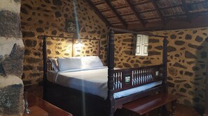 Desk, bed sheets - Elephant Valley (Kodaikanal)
