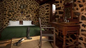 Standard Room, 1 Double Bed, Garden View | Desk, bed sheets