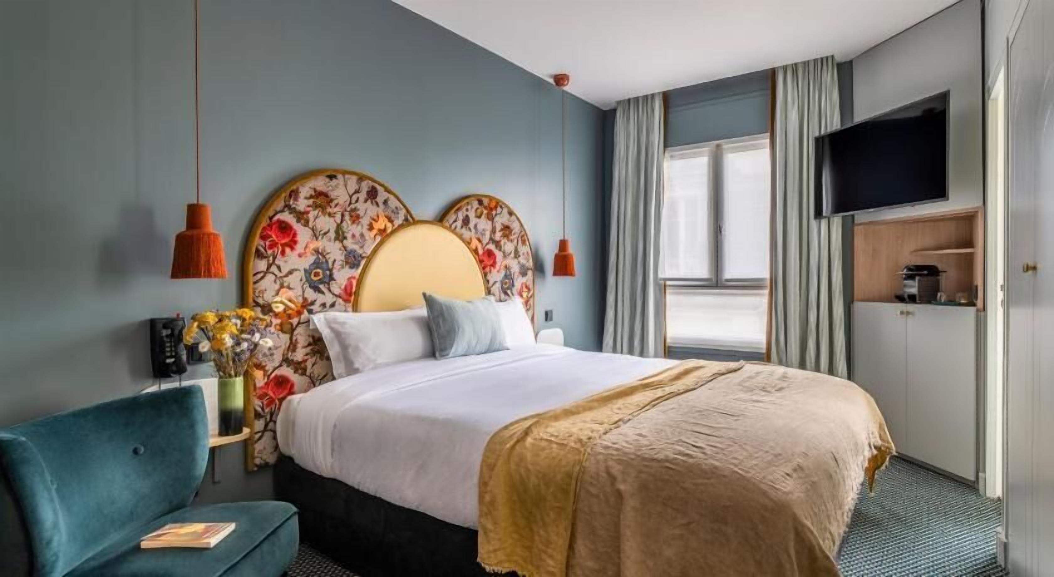 Premium bedding, in-room safe, desk, laptop workspace