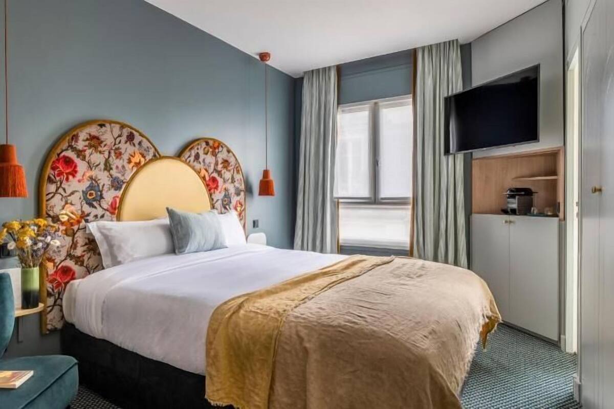 Premium bedding, in-room safe, desk, laptop workspace