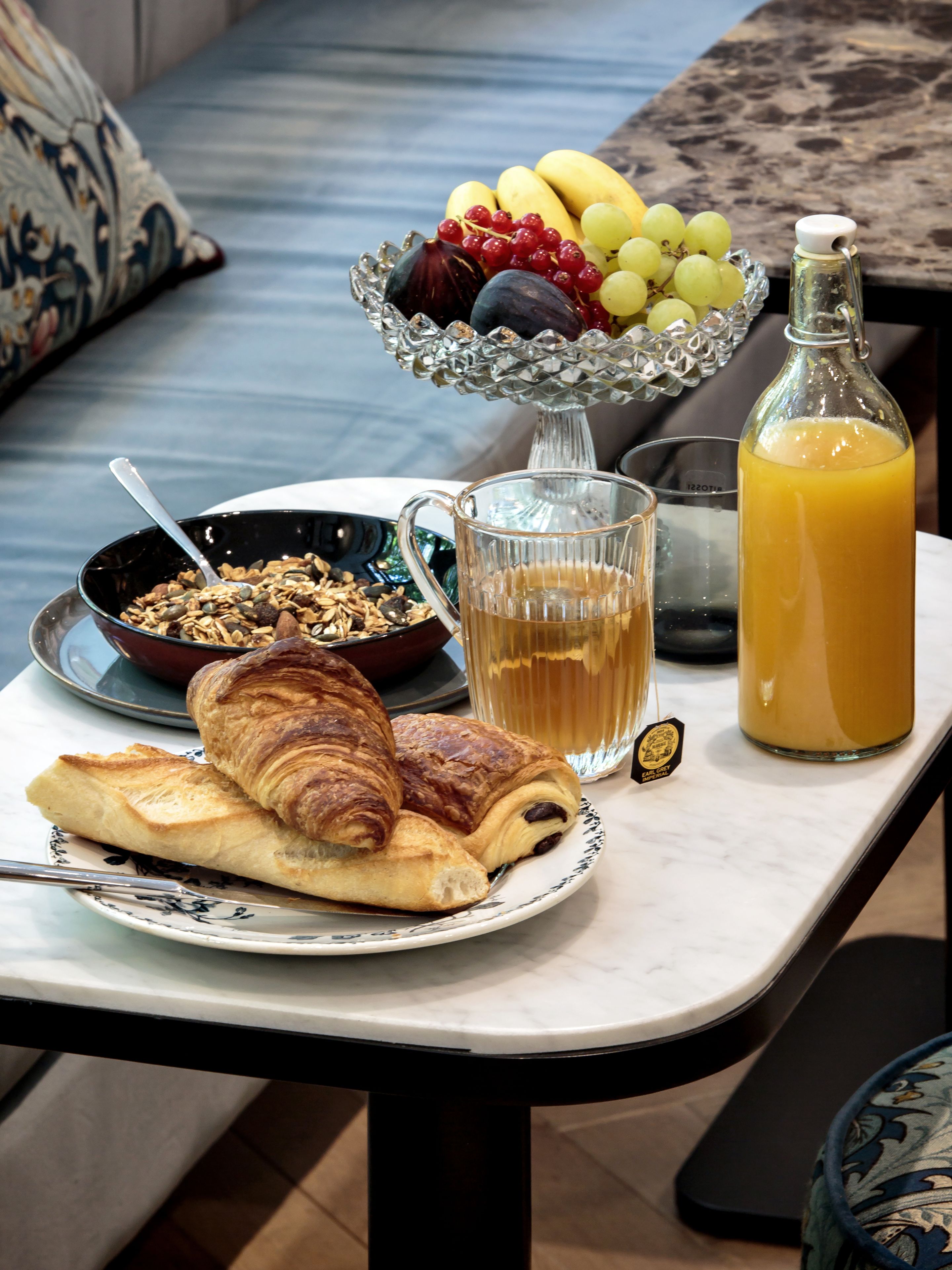 daily buffet breakfast (eur 20 per person)