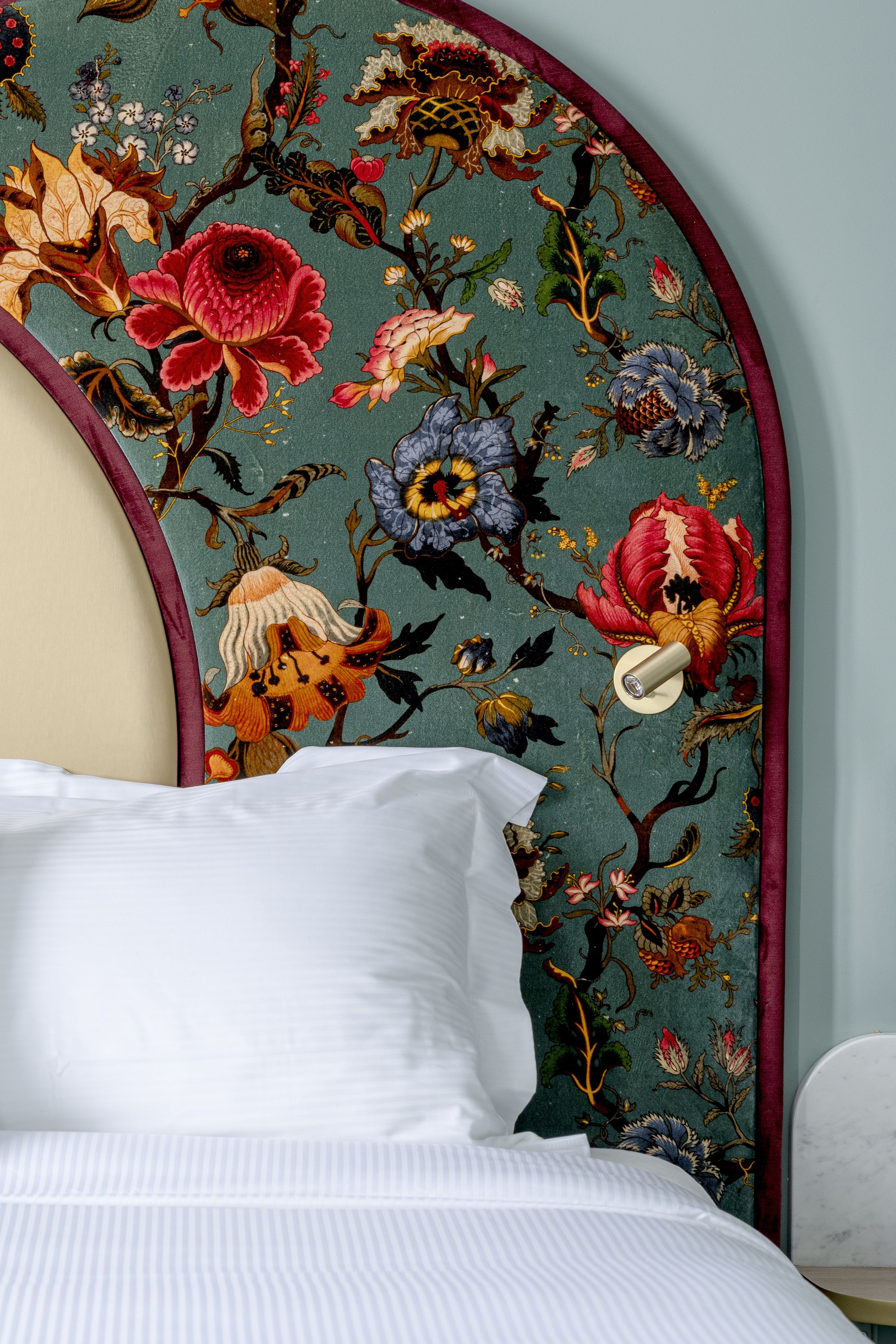 premium bedding, in-room safe, desk, laptop workspace