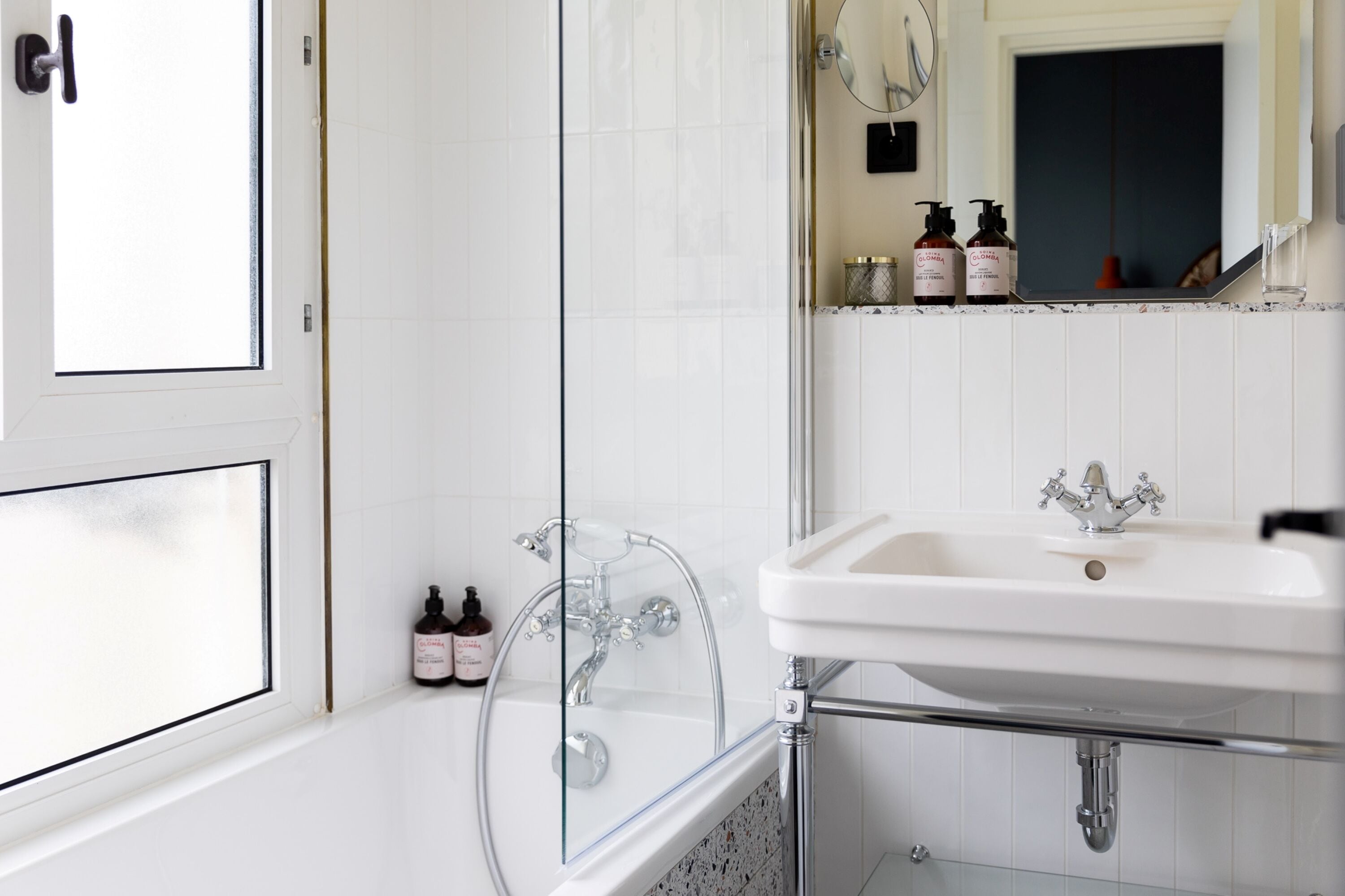 triple room | bathroom | shower, rainfall showerhead, free toiletries, hair dryer