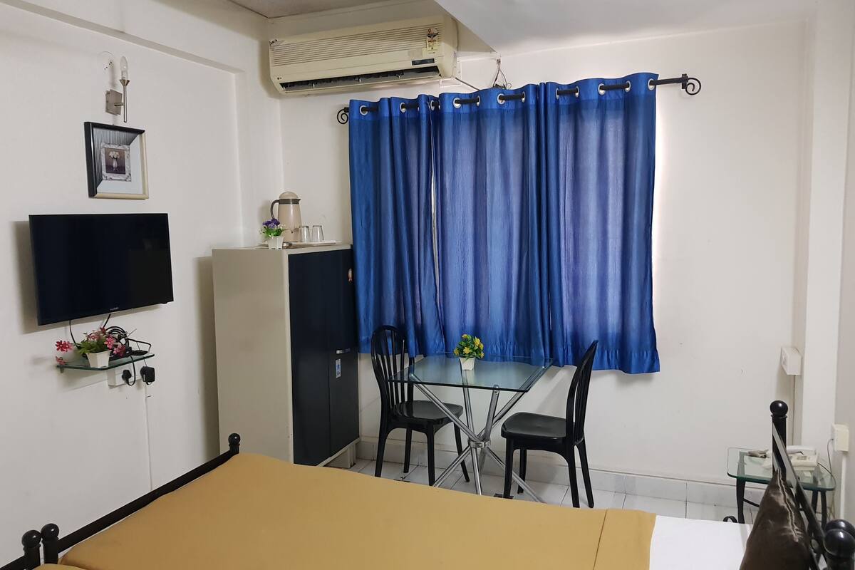 Desk, iron/ironing board, rollaway beds, free WiFi