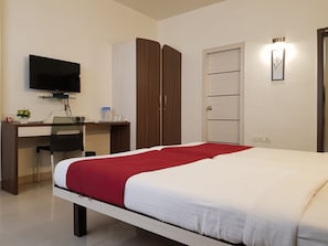 Desk, iron/ironing board, rollaway beds, free WiFi
