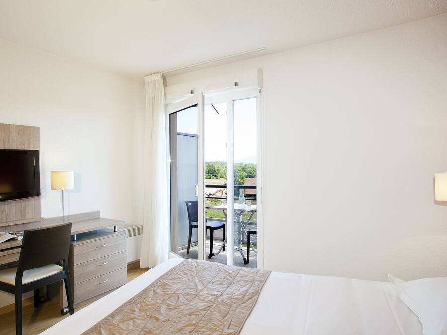 Studio, Mountain View | Desk, iron/ironing board, free WiFi, bed sheets