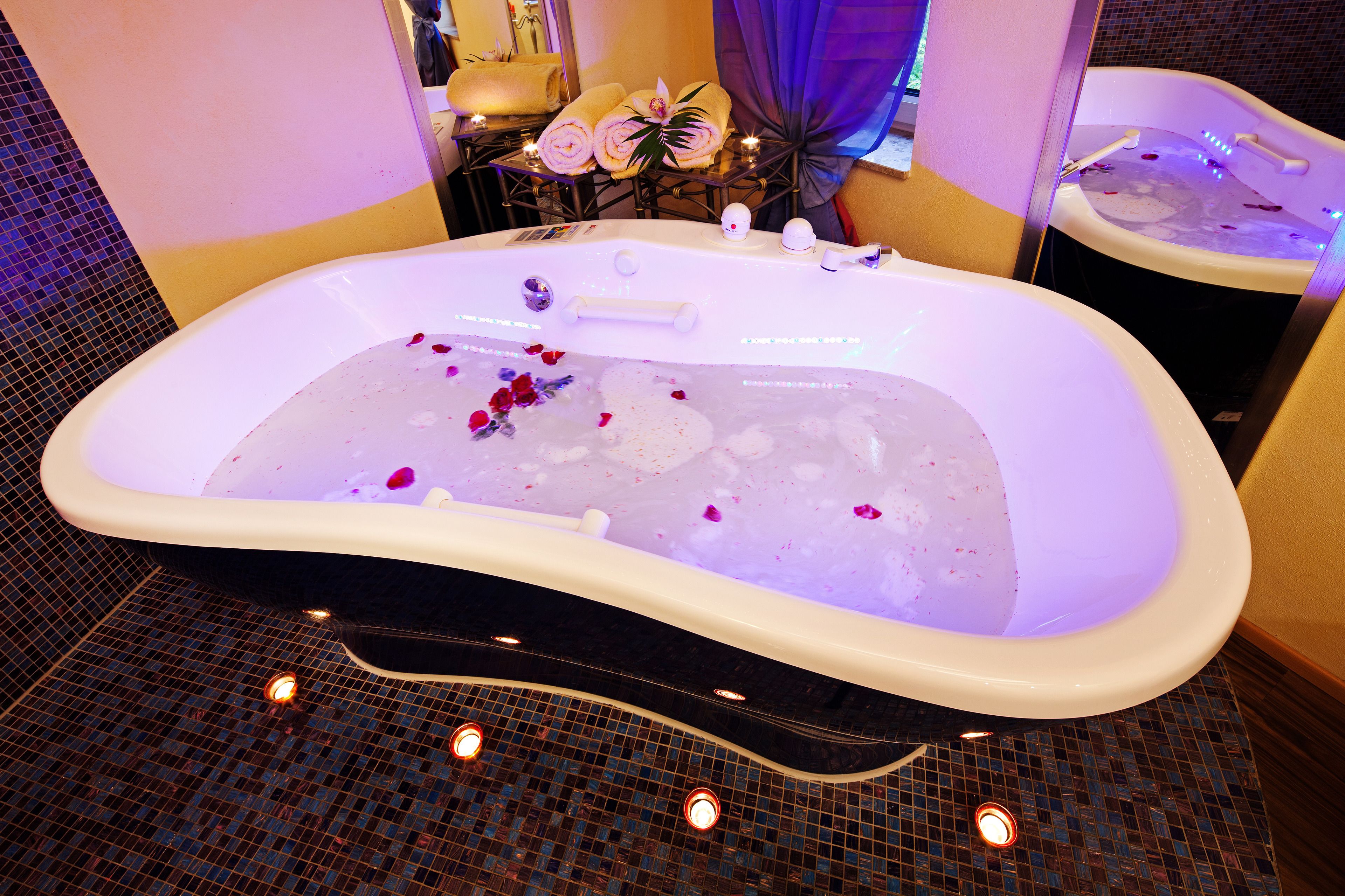 couples treatment room(s), body treatments, hot stone massages