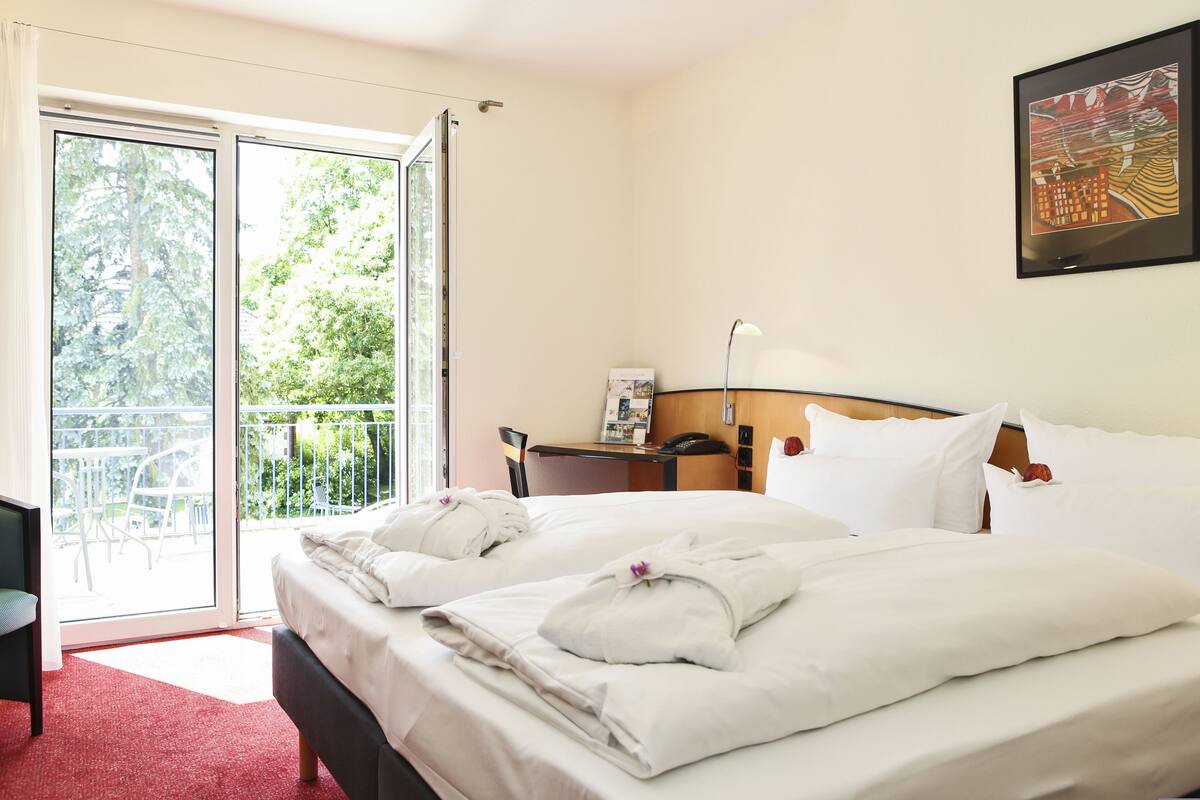 comfort double room, 1 queen bed | 1 bedroom, hypo-allergenic bedding, in-room safe, individually decorated