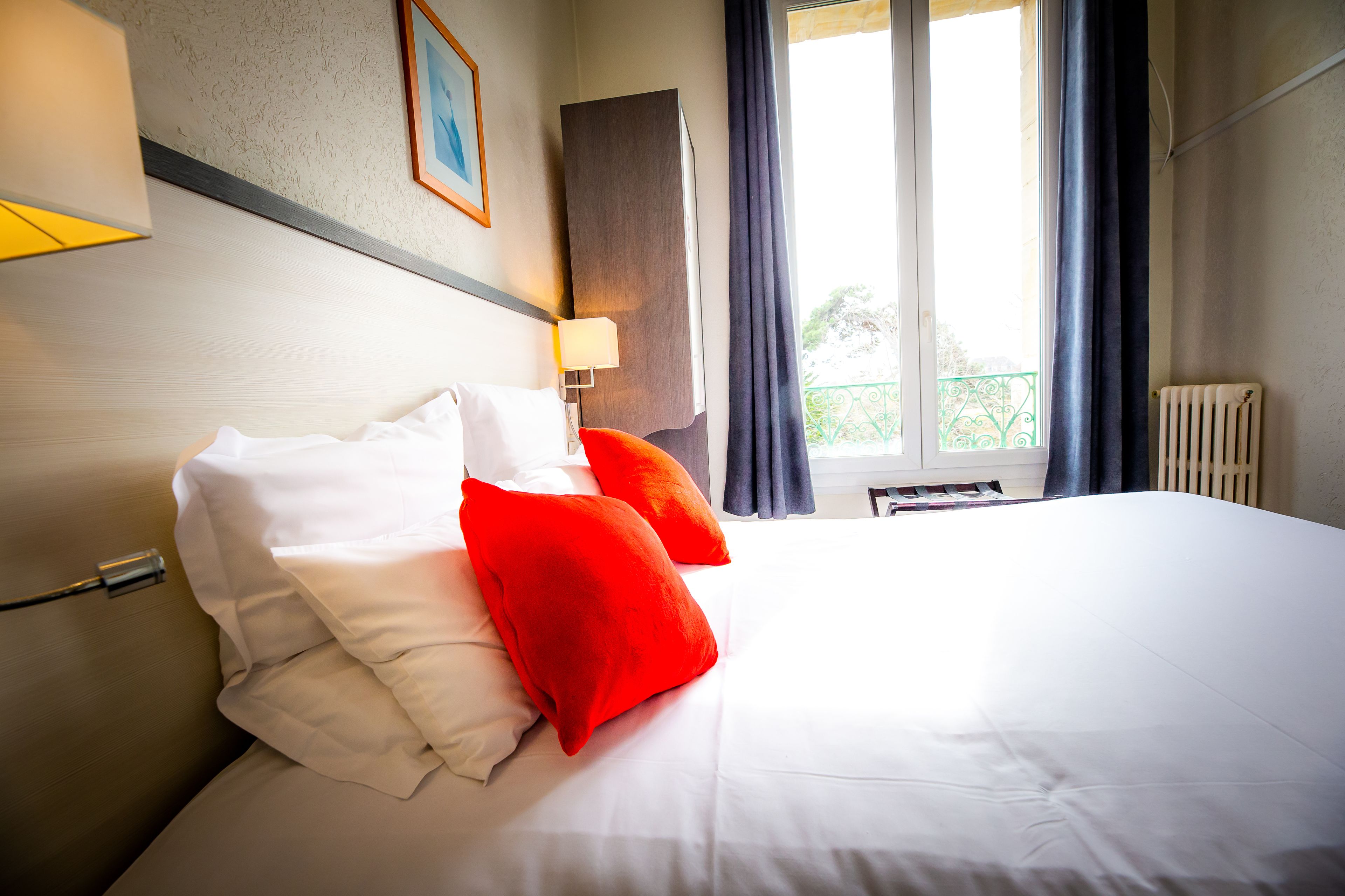 double room, 1 double bed, garden view | 1 bedroom, individually decorated, individually furnished, desk