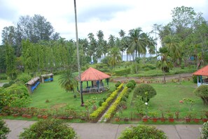 Deluxe Sea View | Pemandangan taman