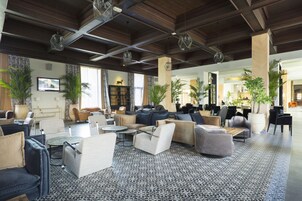 2 bars/lounges, poolside bar
