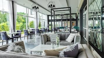 Breakfast, lunch, dinner served; alfresco dining