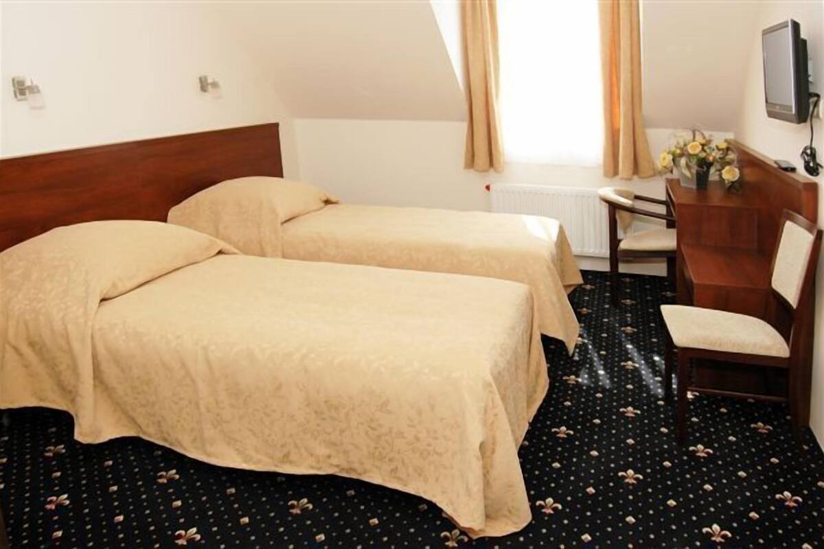 Triple Room | Desk, cribs (free), rollaway beds (surcharge), WiFi (free)