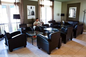 Lobby sitting area - Fero Express Hotel (Krakow)