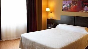 Soundproofing, cribs (free), rollaway beds (surcharge), WiFi (free) - El Espinar (El Espinar)