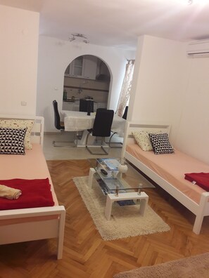 Deluxe Apartment, Terrace | Free WiFi - Guest House Vlado (Split)
