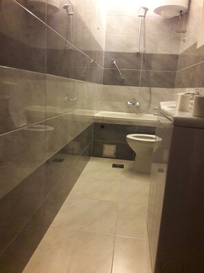 Deluxe Apartment, Terrace | Bathroom | Shower, hair dryer, towels, toilet paper - Guest House Vlado (Split)
