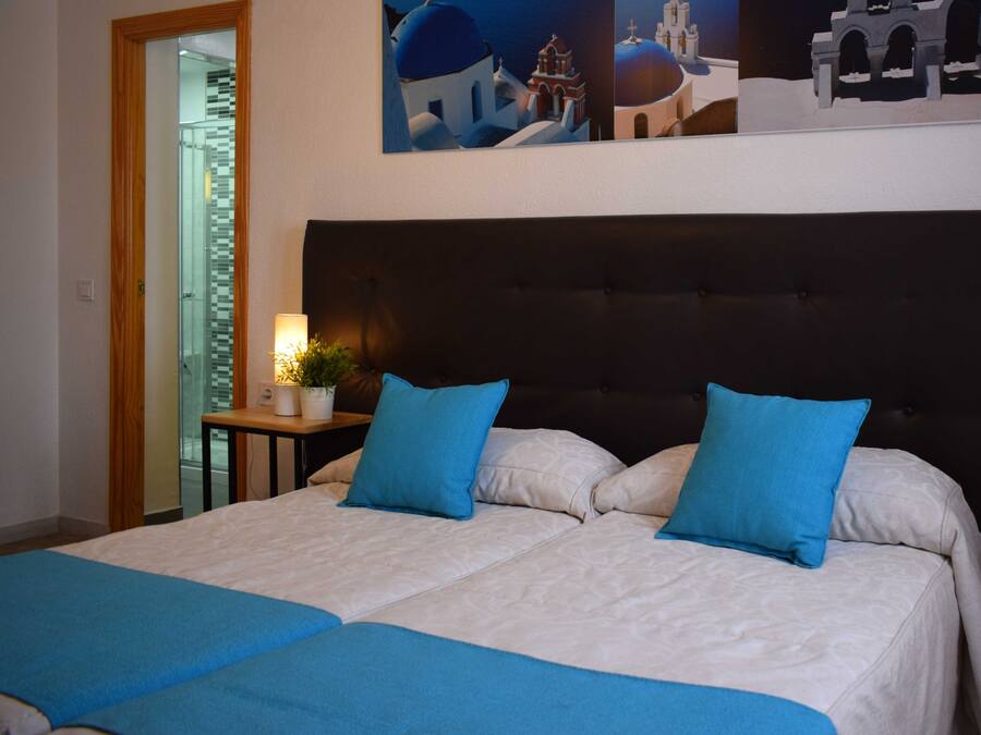 Twin Room, 2 Single Beds | Down duvets, desk, free WiFi