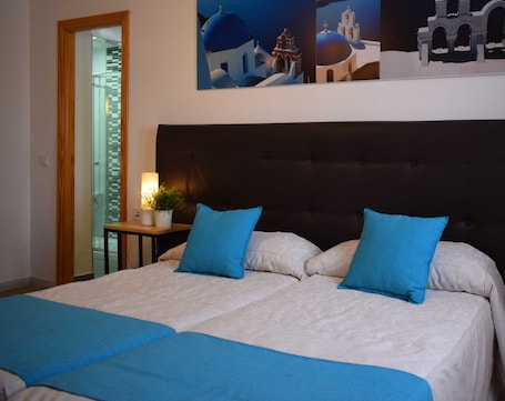 Twin Room, 2 Twin Beds | Down comforters, desk, free WiFi