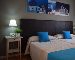 Habitación con 2 camas individuales, 2 camas individuales | Edredones de plumas, escritorio, wifi gratis