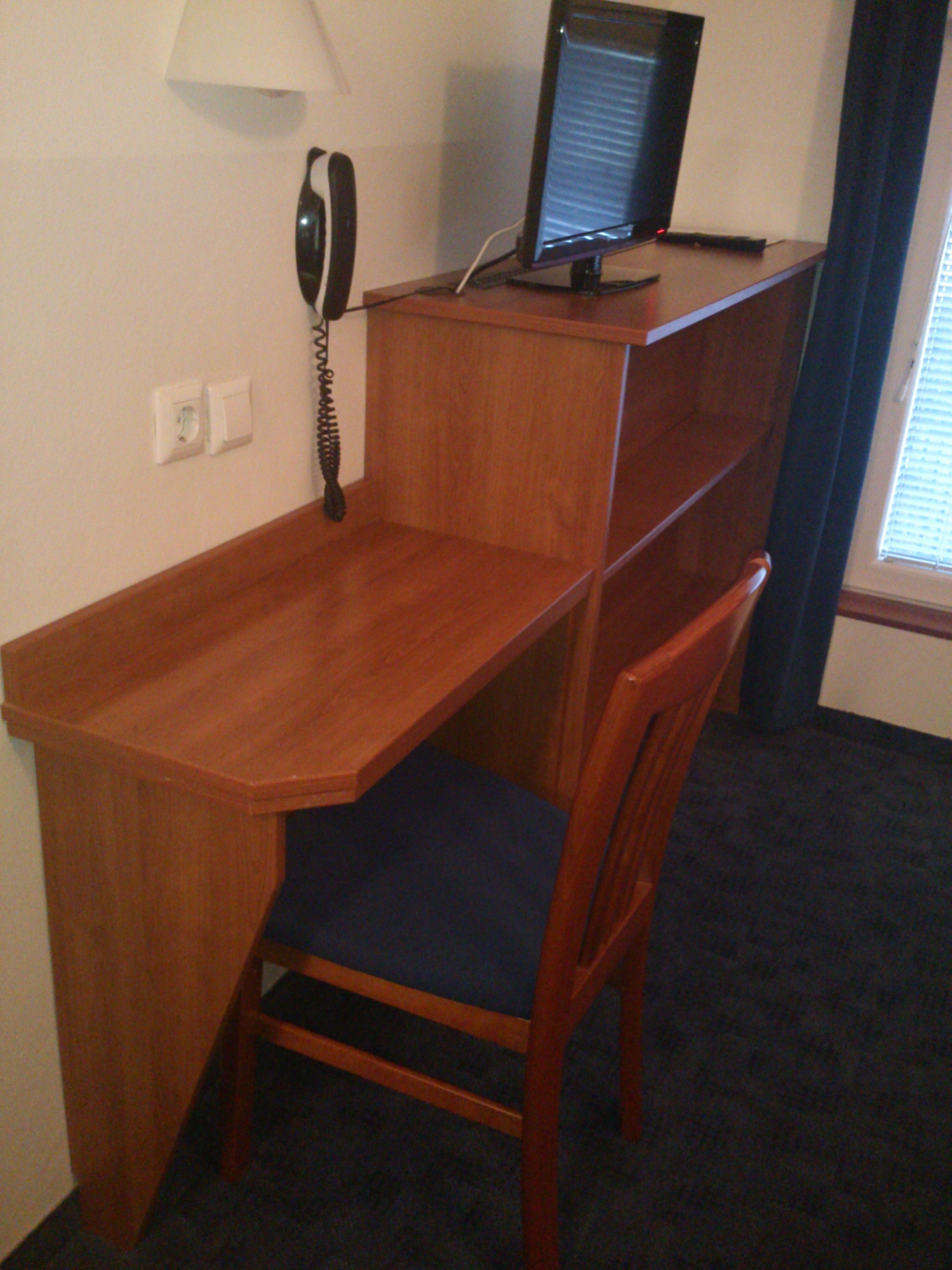 standard room | desk, free wifi, bed sheets, wheelchair access