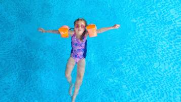 Indoor pool, pool loungers