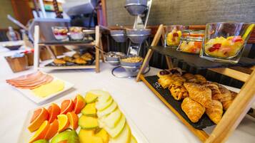 Daily full breakfast for a fee