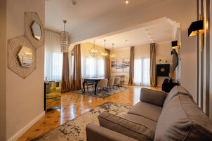 Luxury Apartment, 1 King Bed with Sofa bed, Mountain View | Living area | TV