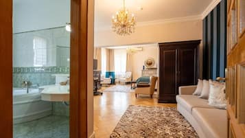 Hypo-allergenic bedding, minibar, iron/ironing board