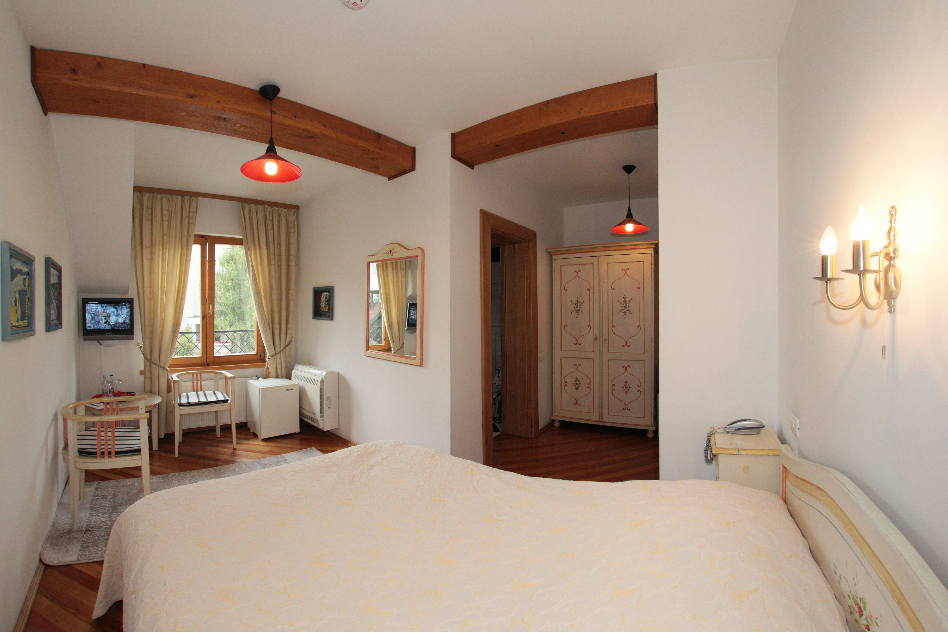 standard single room | 1 bedroom, hypo-allergenic bedding, minibar, iron/ironing board