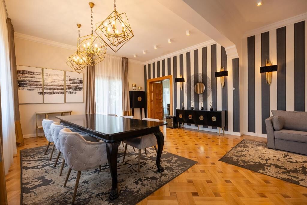 Appartement Luxe, 1 très grand lit et 1 canapé-lit, vue montagne