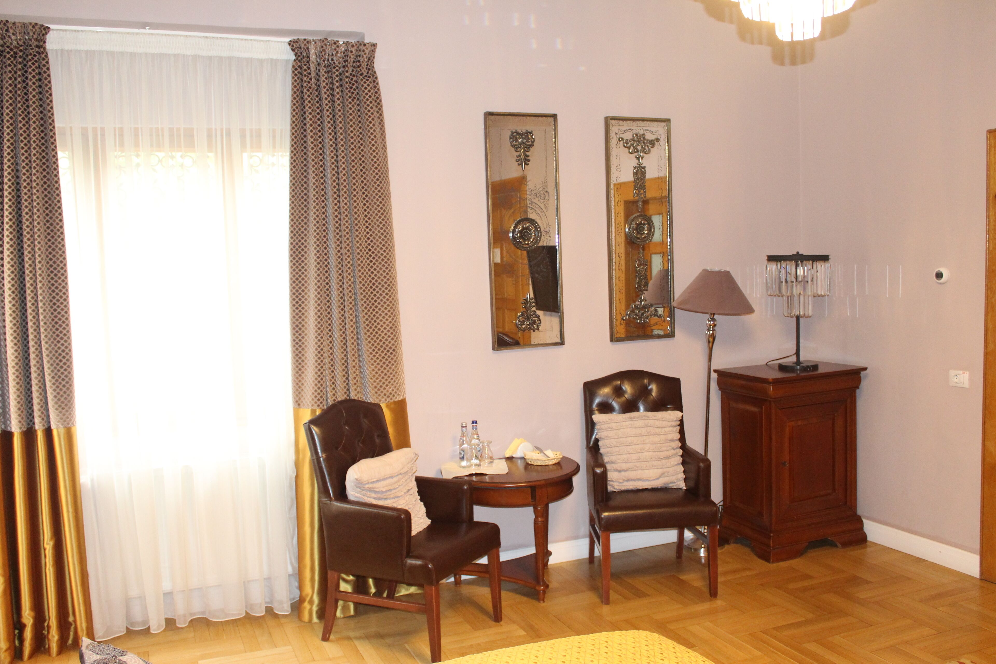 superior double room, 1 king bed | living area | tv