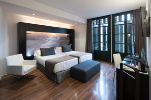 Minibar, coffres-forts dans les chambres, bureau, chambres insonorisées