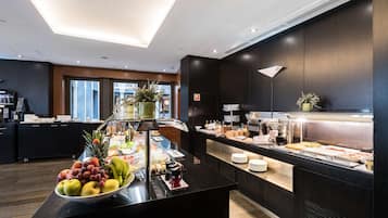 Desayuno buffet (EUR 24 por persona)