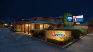 A motel with a sign indicating free Wi-Fi and DVD services. - Admiral Motor Inn (Rosebud)