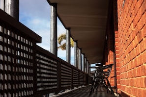 Porch - Admiral Motor Inn (Rosebud)