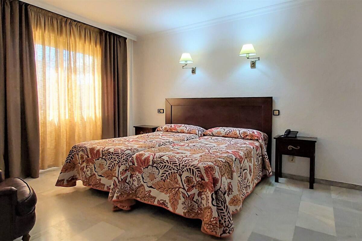 Habitación estándar | Escritorio, sistema de insonorización, cunas (de pago) y wifi gratis