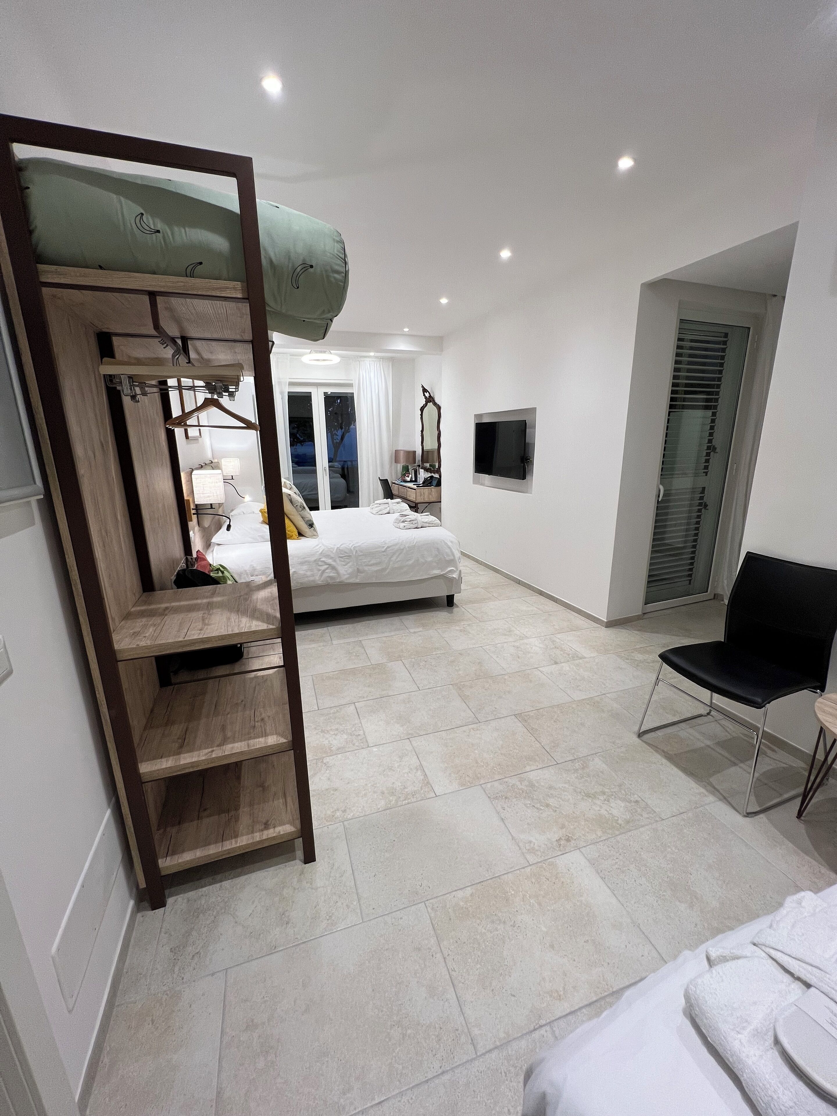 豪華開放式套房, 海景 | 羽絨被、迷你吧、書桌、免費 Wi-Fi