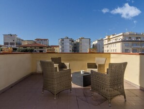 1 bedroom, minibar, desk, free WiFi