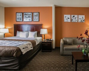 Een kluis op de kamer, een bureau, een laptopwerkplek