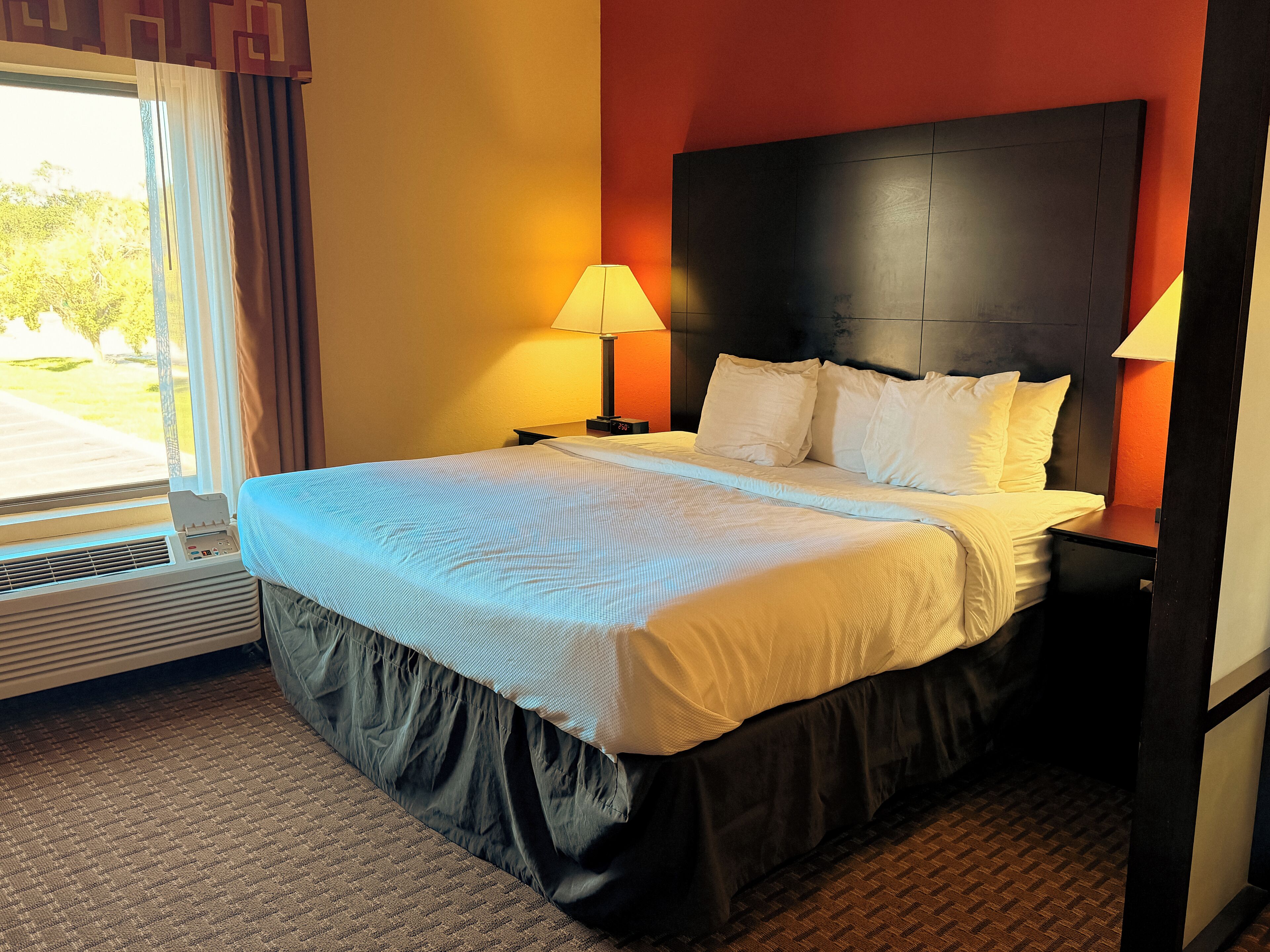 Suite estándar | Ropa de cama de alta calidad y camas con pillow-top 