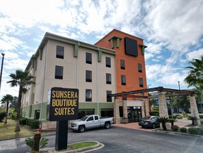 Exterior - Sunsera Boutique Suites (Brunswick)